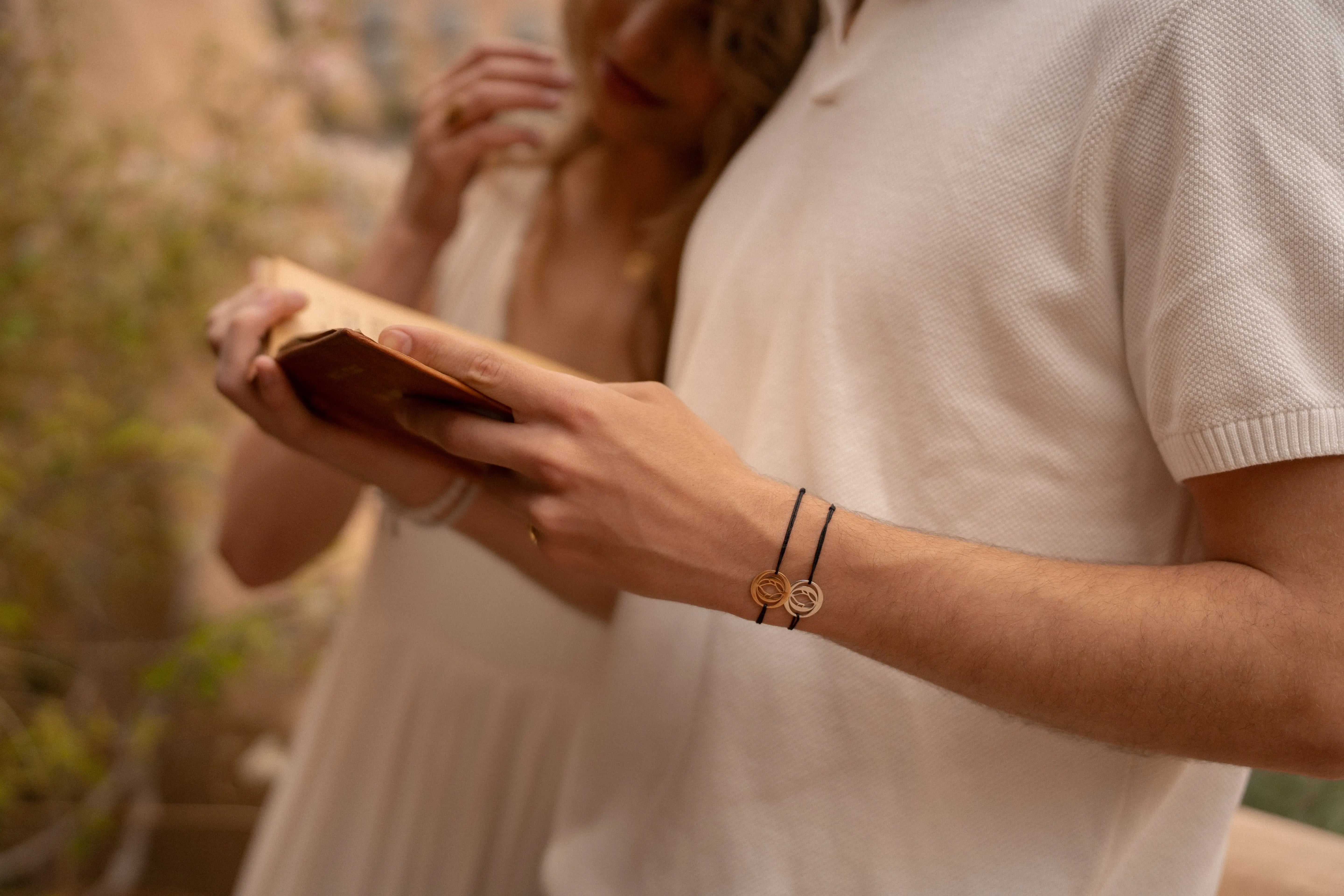 Bracelet sur cordon Lotus : Élégance et Spiritualité en Or 18 carats - MANOYAS