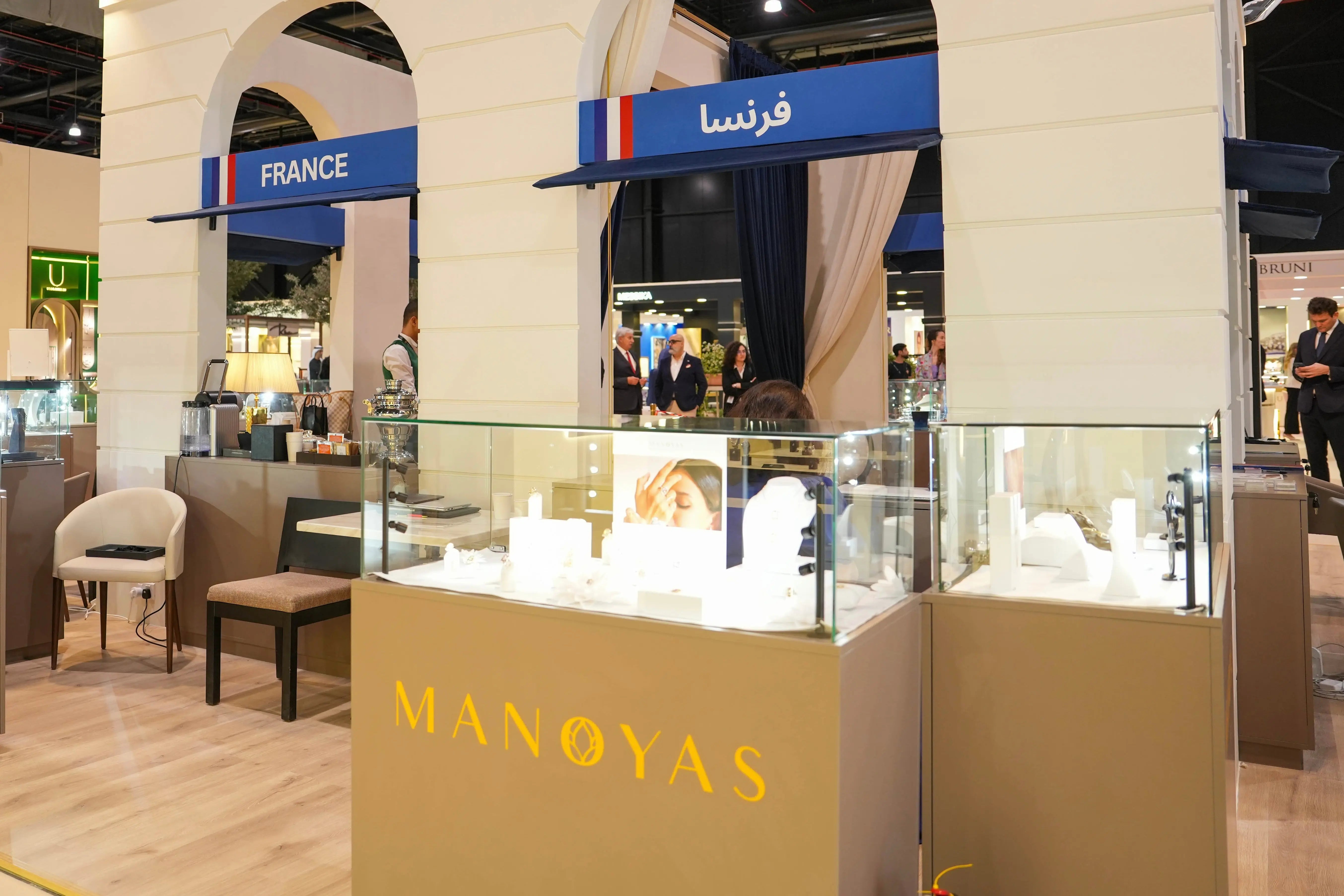 Manoyas-Joaillerie-Un-Premier-Pas-sur-la-Scène-Internationale-au-Jewellery-Arabia-2024 - MANOYAS