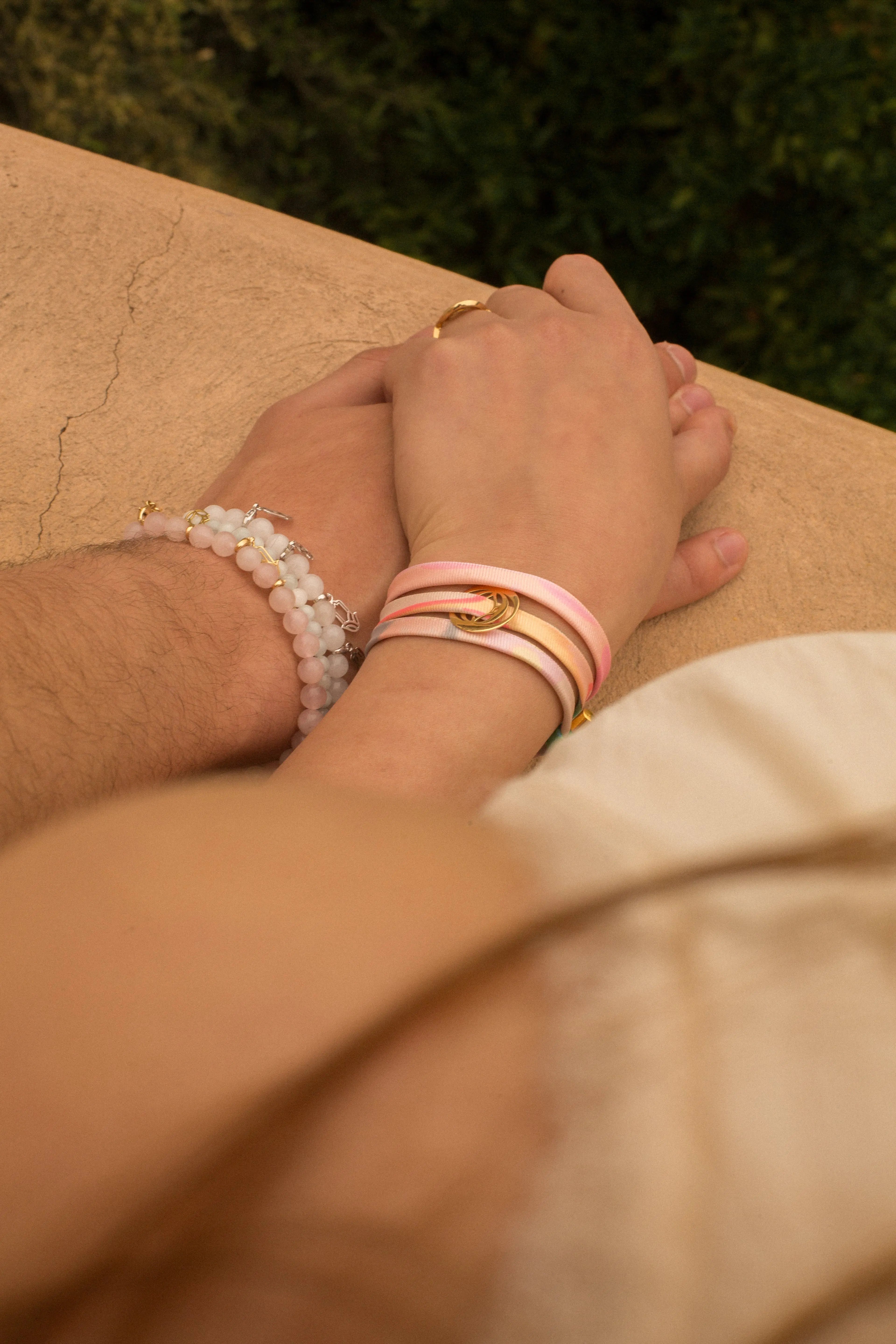 Bracelet talisman Brume Poudrée – Calme & Douceur - Lotus or 18k et soie - MANOYAS