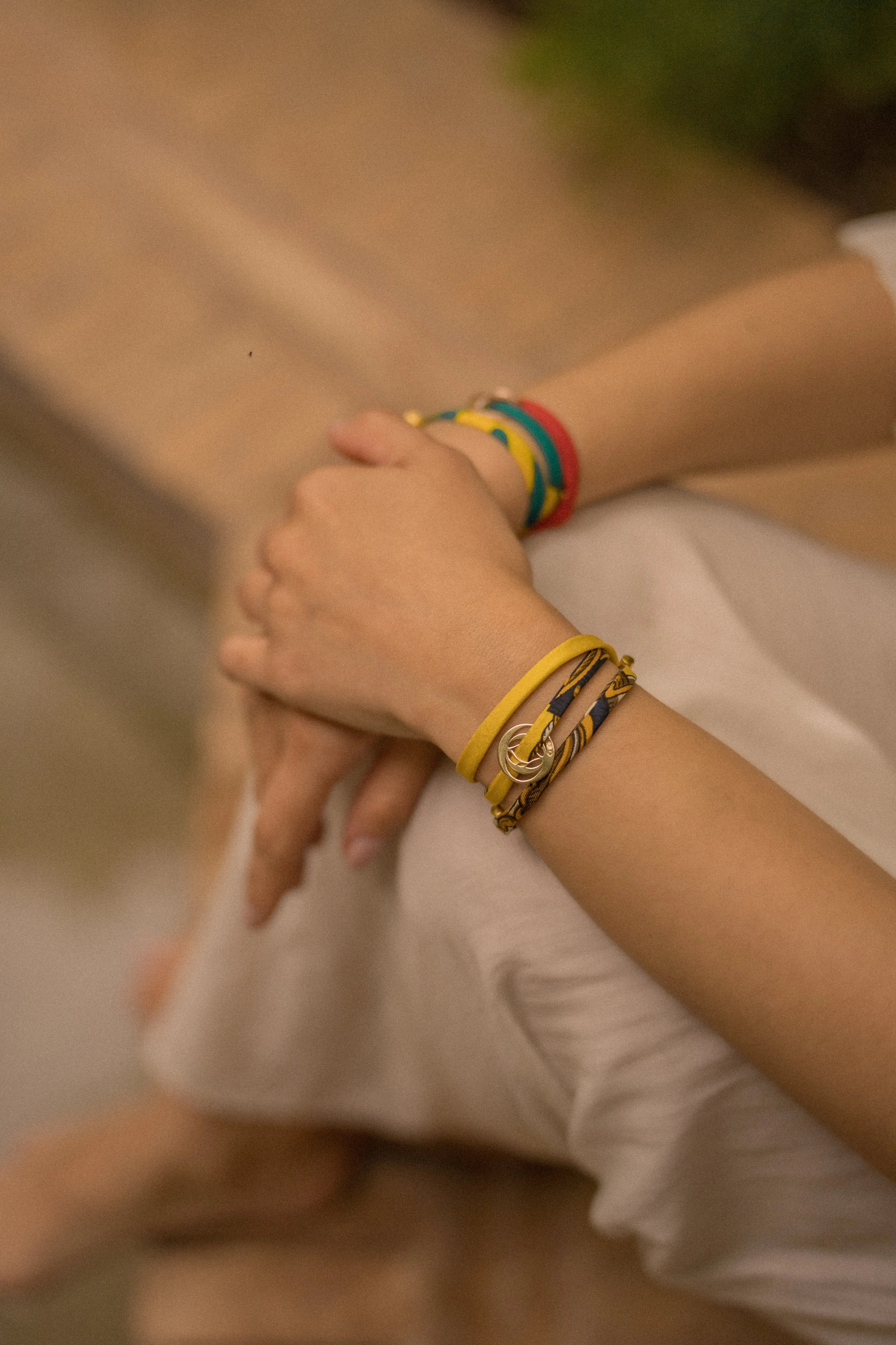Bracelet talisman Ligne d’Horizon – Ouverture & Liberté - Lotus or 18k et soie - MANOYAS