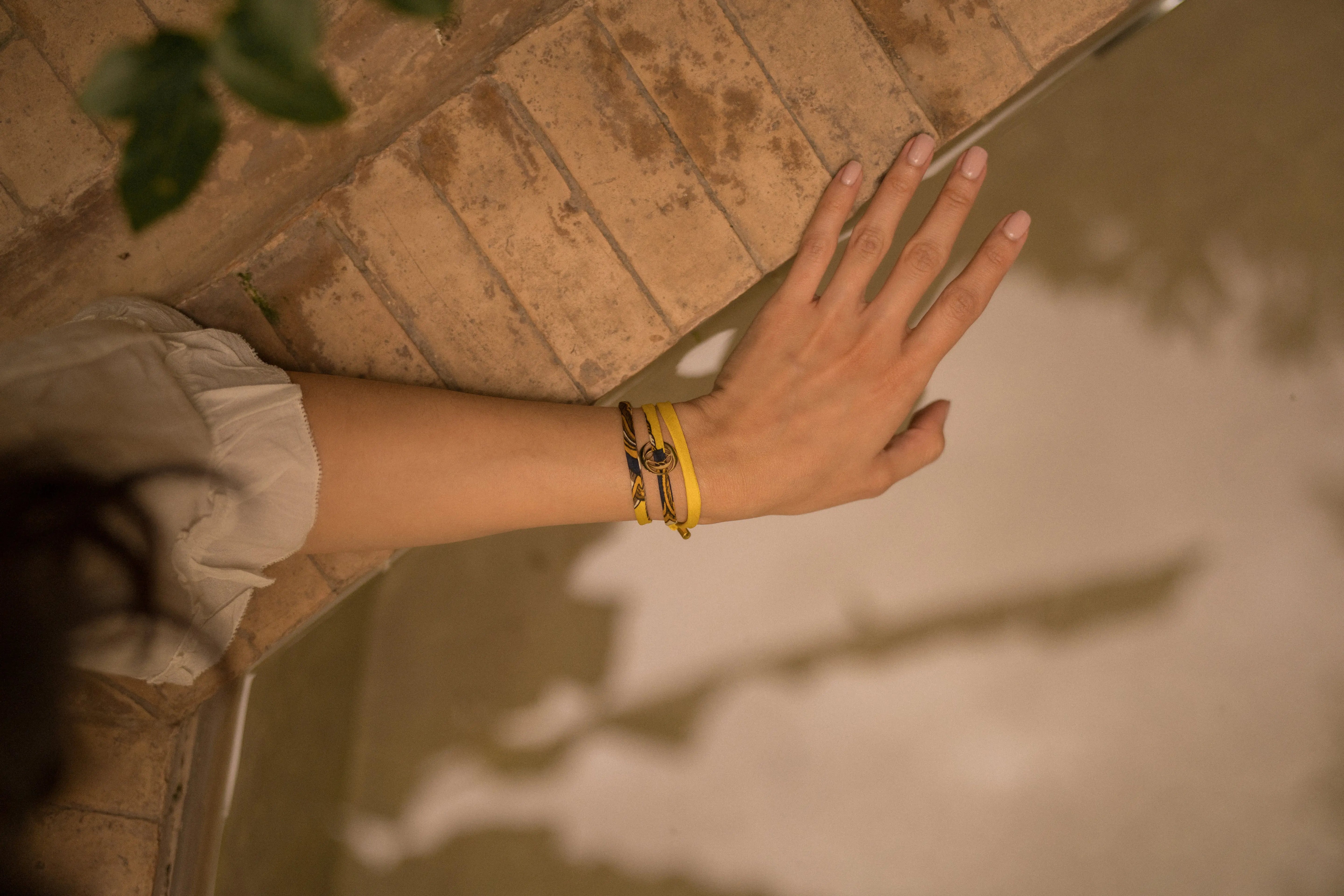 Bracelet talisman Ligne d’Horizon – Ouverture & Liberté - Lotus or 18k et soie - MANOYAS